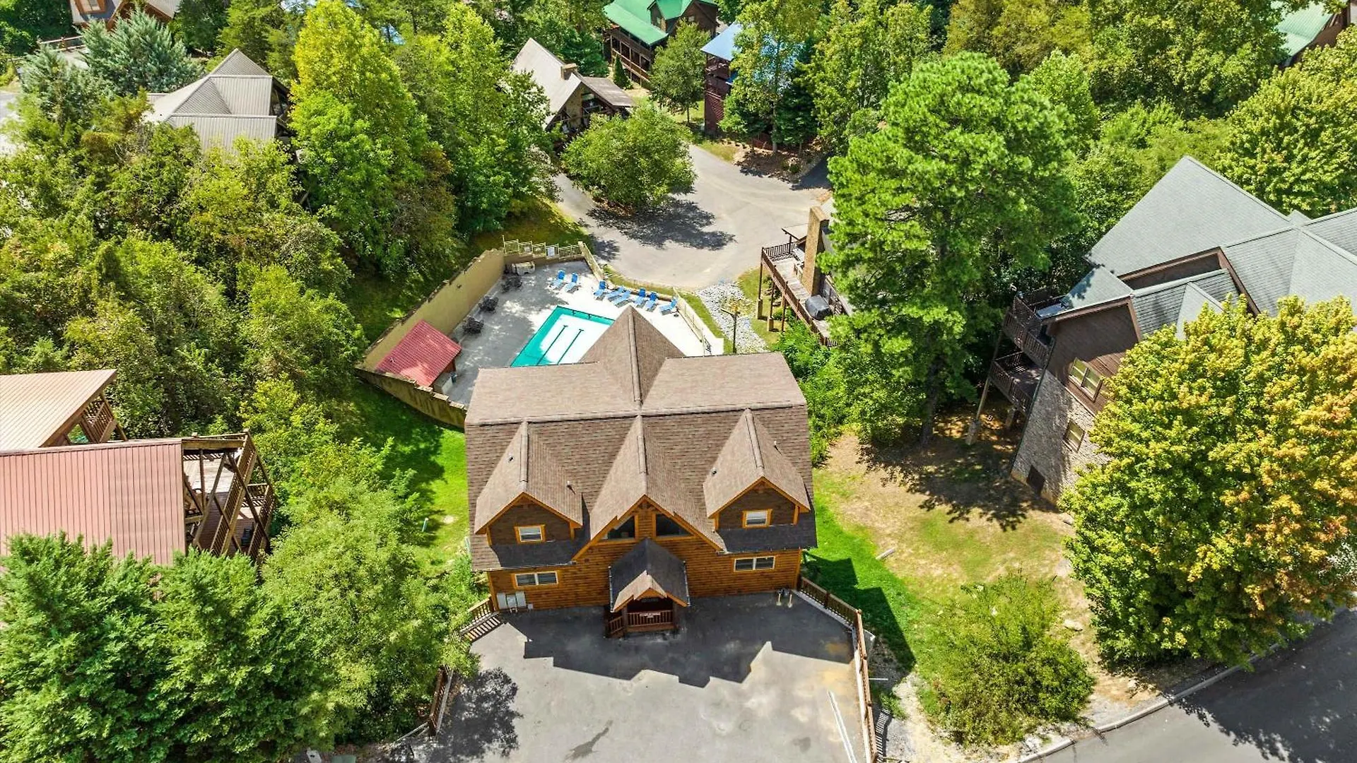 In & Out Pool, Near Dollywood, Game Room, Luxury Holiday home Pigeon Forge