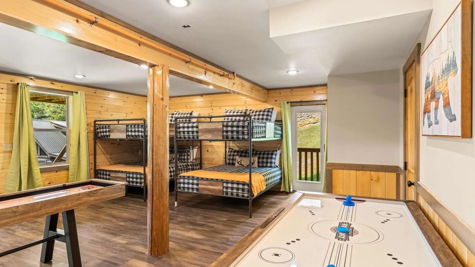 In & Out Pool, Near Dollywood, Game Room, Luxury Holiday home