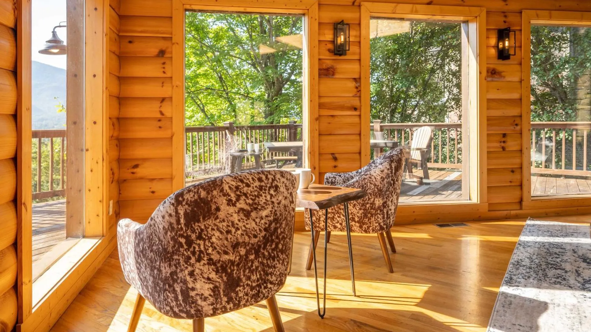 Holiday home Breathtaking 5-bedroom Getaway With Game Room, Hot Tub, And Theatre