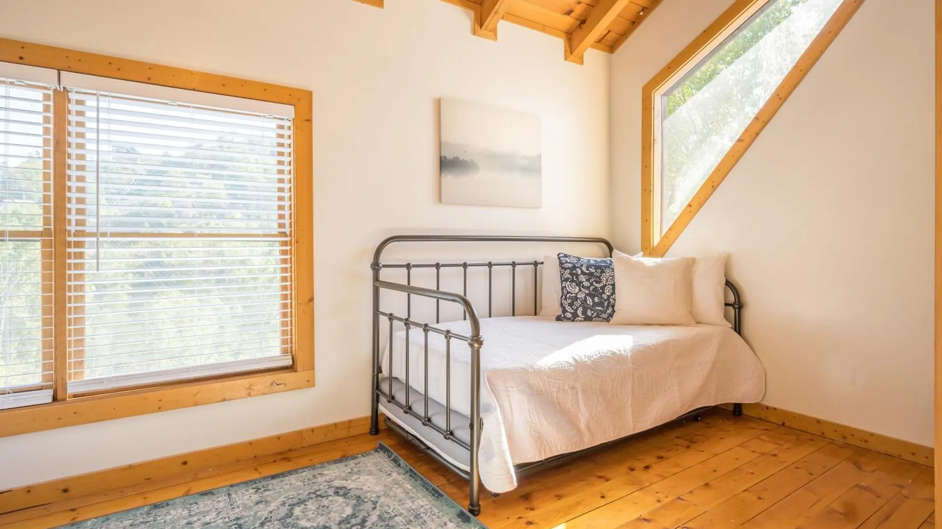 Holiday home Breathtaking 5-bedroom Getaway With Game Room, Hot Tub, And Theatre *