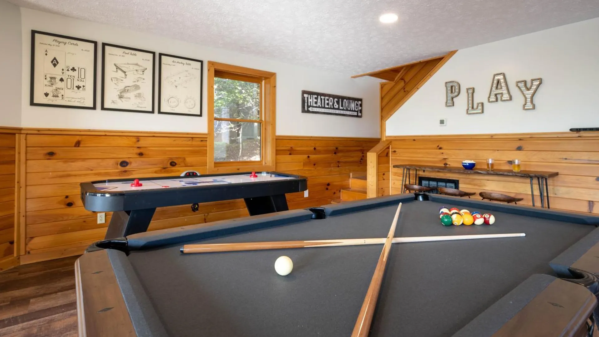 Breathtaking 5-bedroom Getaway With Game Room, Hot Tub, And Theatre Pigeon Forge