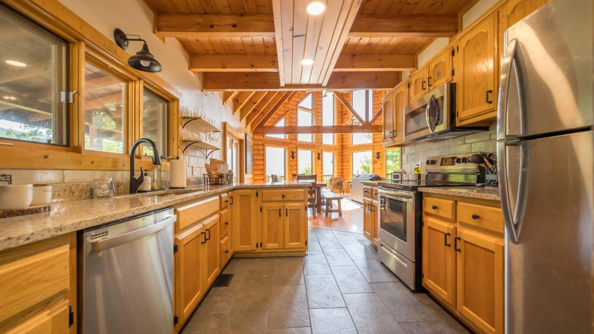 Breathtaking 5-bedroom Getaway With Game Room, Hot Tub, And Theatre Holiday home *