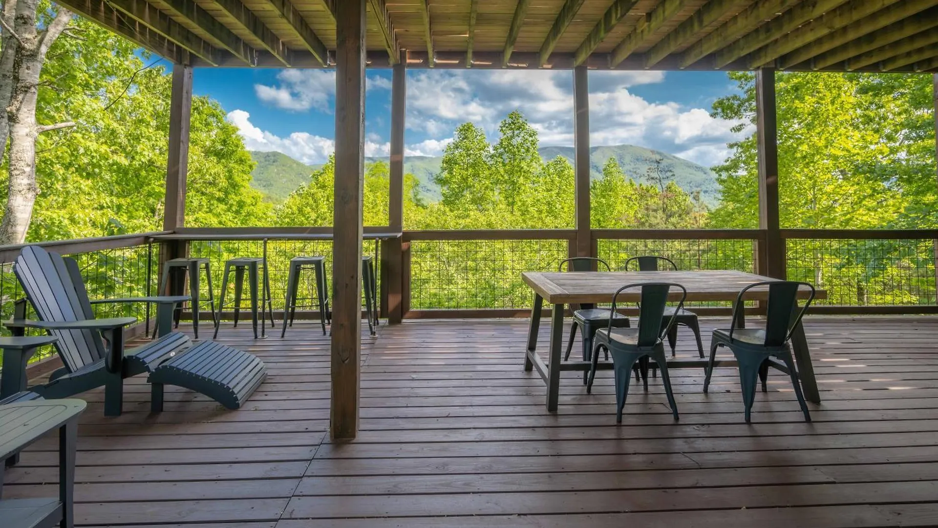 Breathtaking 5-bedroom Getaway With Game Room, Hot Tub, And Theatre