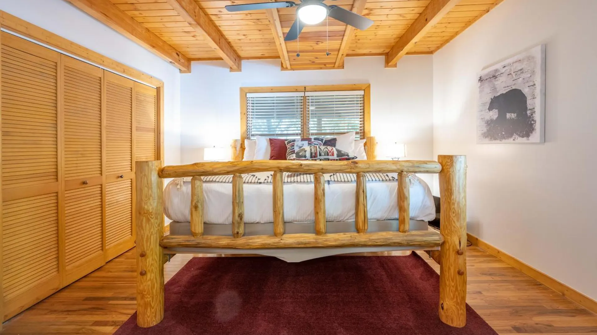 Holiday home Breathtaking 5-bedroom Getaway With Game Room, Hot Tub, And Theatre *