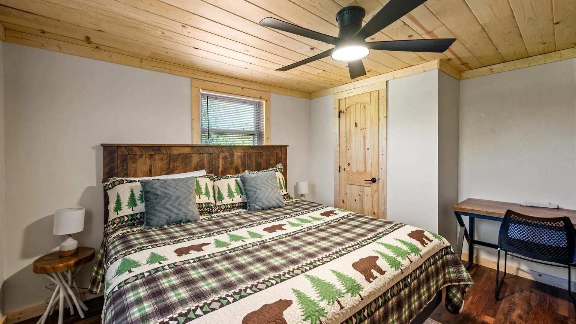 Location, Hot Tub, Theater, Grill, Ez Roads