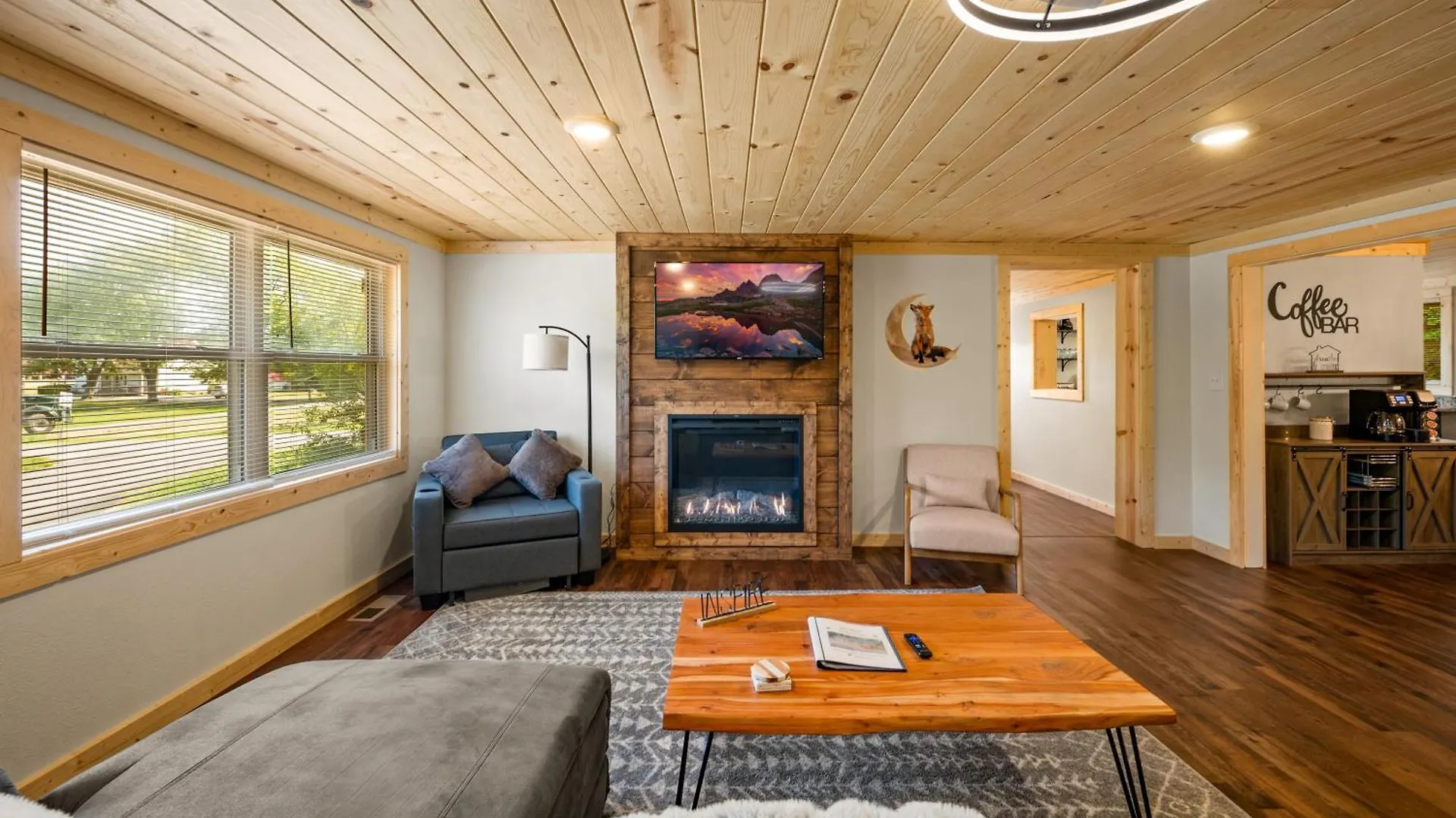 Holiday home Location, Hot Tub, Theater, Grill, Ez Roads *