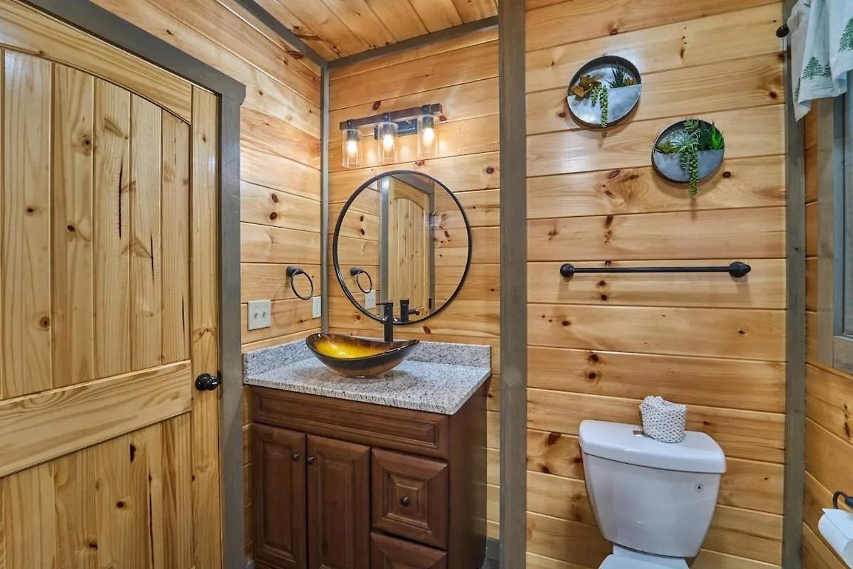 In & Out Pool, Near Dollywood, Game Room, Luxury Holiday home Pigeon Forge