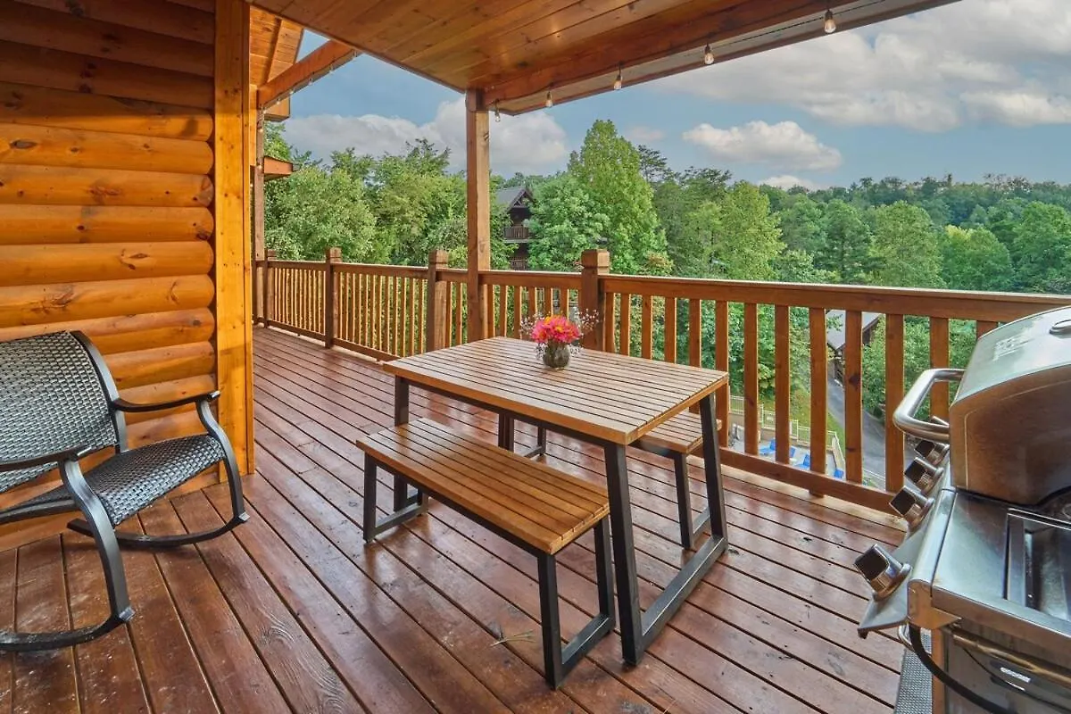 Holiday home In & Out Pool, Near Dollywood, Game Room, Luxury
