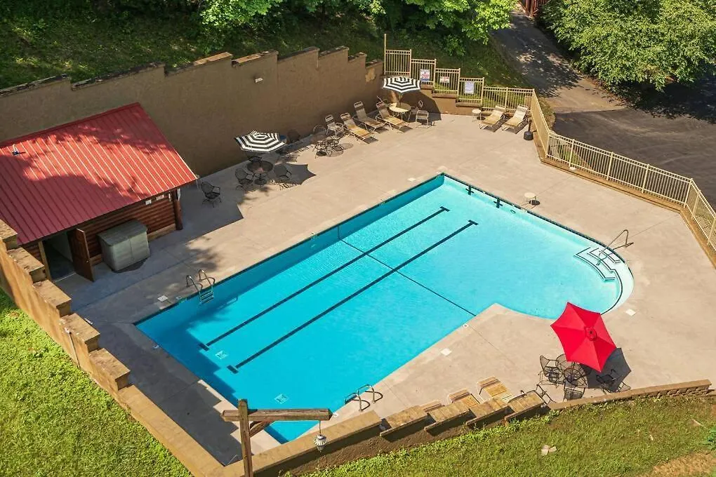 Holiday home In & Out Pool, Near Dollywood, Game Room, Luxury *