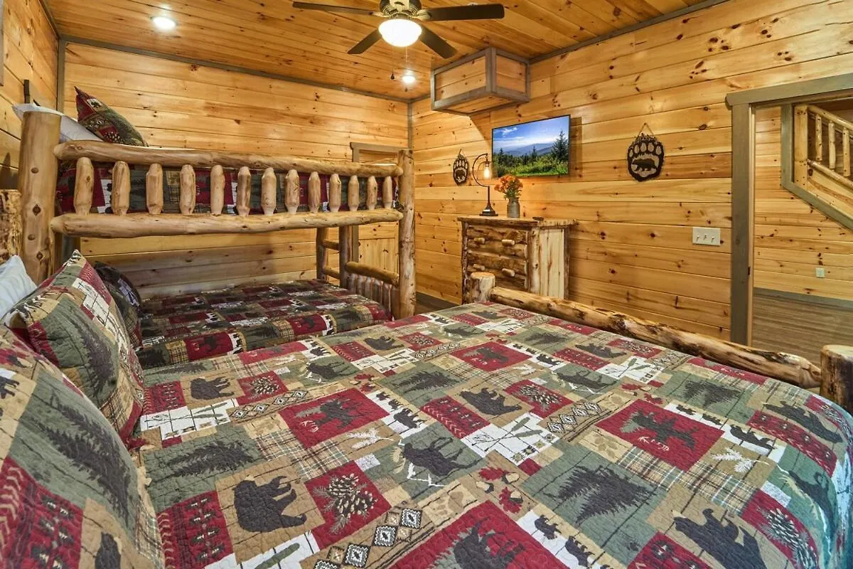 In & Out Pool, Near Dollywood, Game Room, Luxury * Pigeon Forge