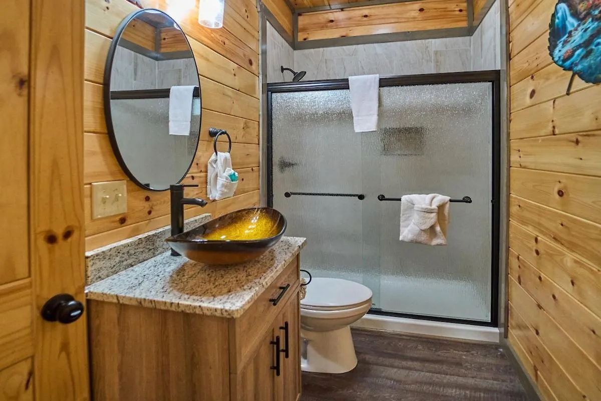 In & Out Pool, Near Dollywood, Game Room, Luxury Holiday home *