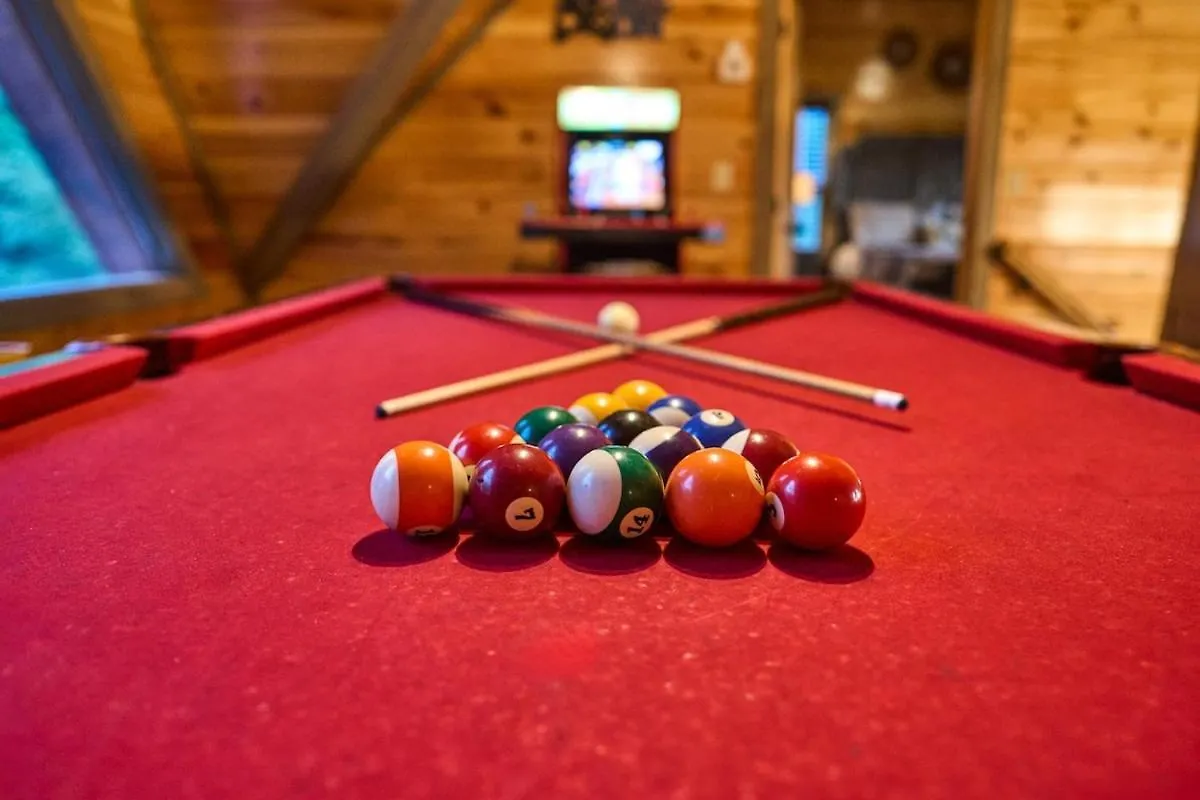 Holiday home In & Out Pool, Near Dollywood, Game Room, Luxury