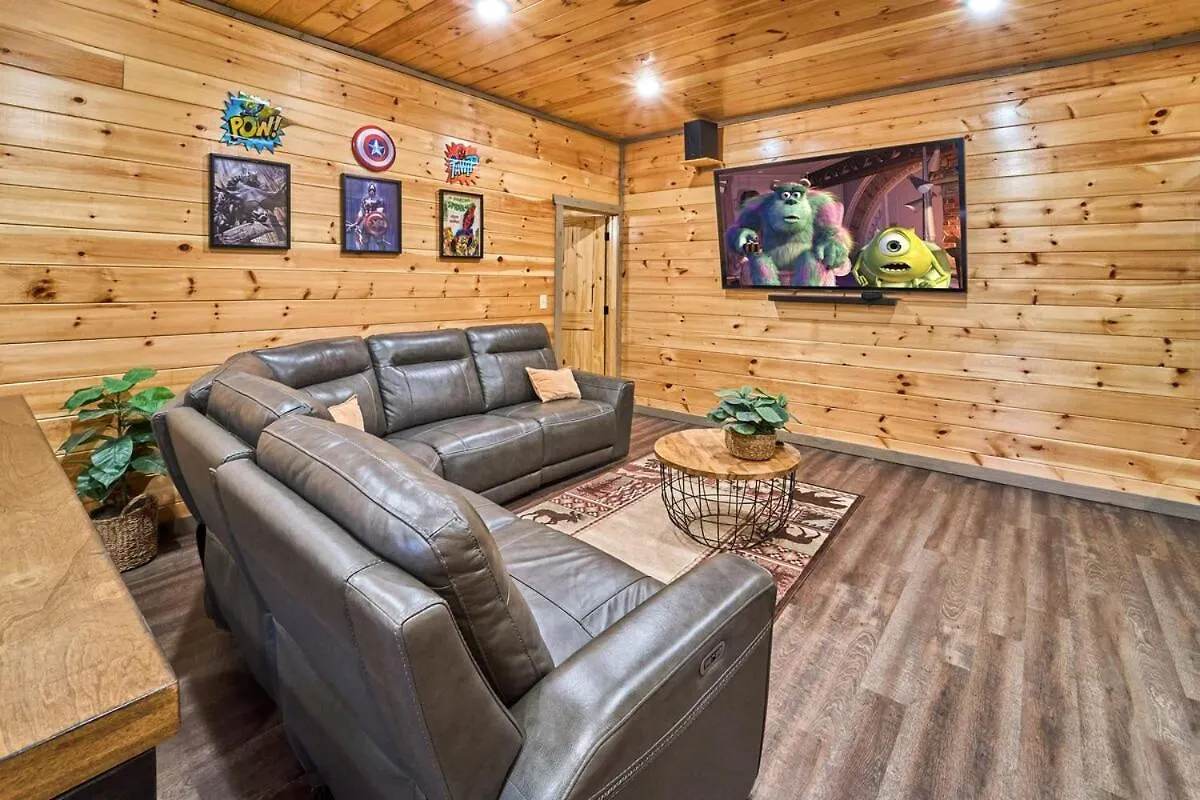 In & Out Pool, Near Dollywood, Game Room, Luxury Holiday home *