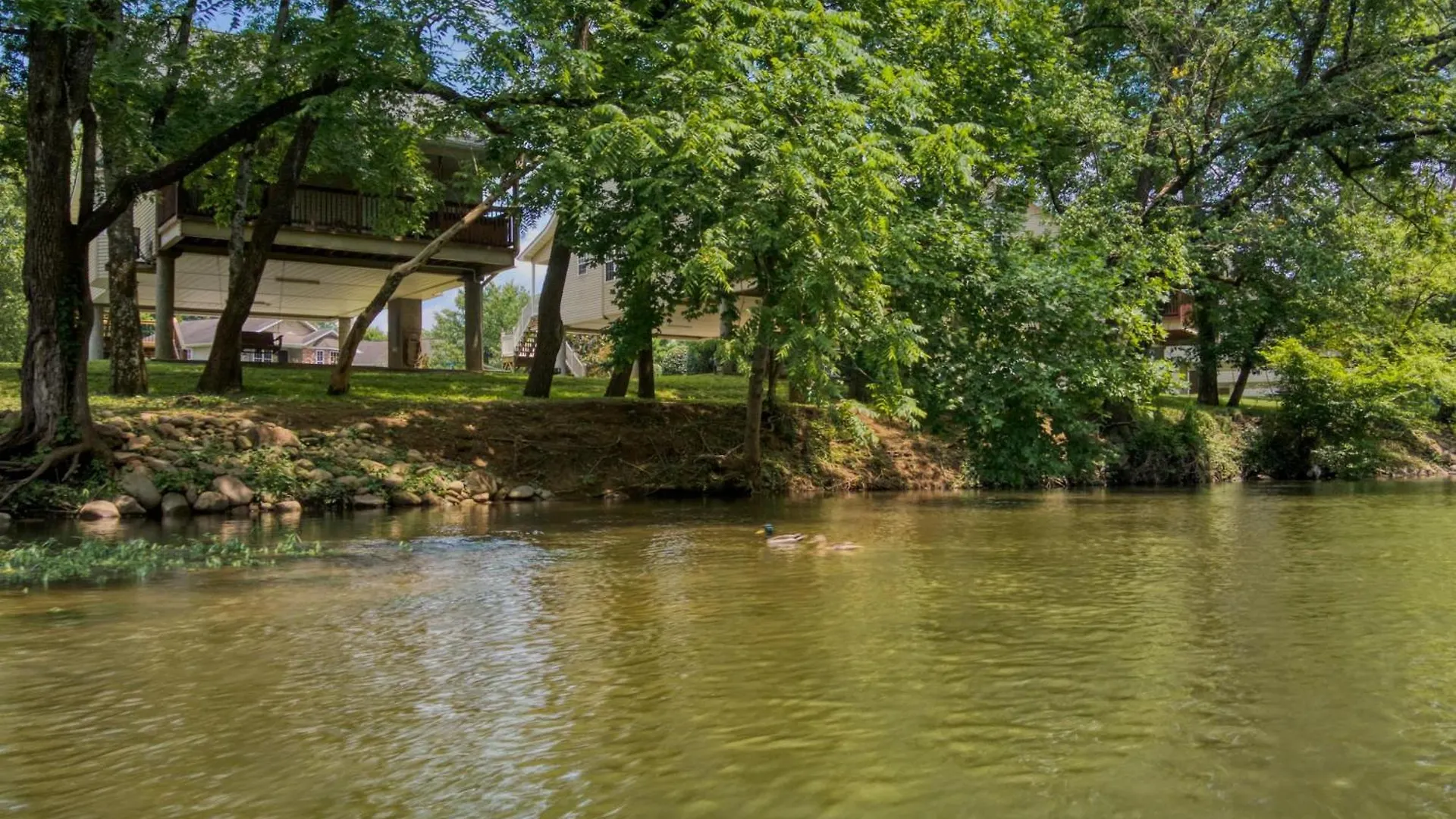 Holiday home Charming 2 Bed Oasis With River Access Hot Tub And Outdoor Fun Sleeps 6 Comfortably