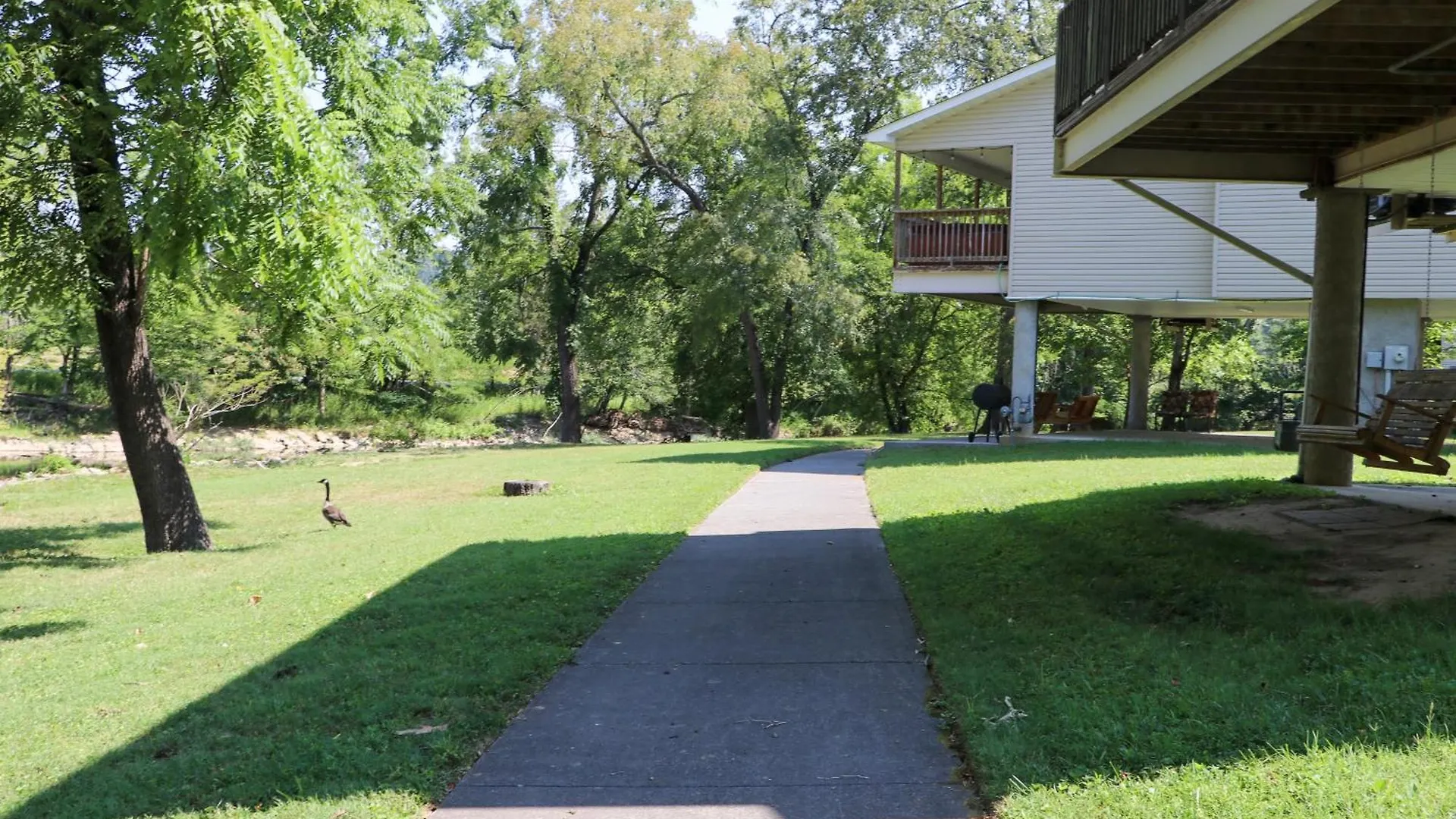 Charming 2 Bed Oasis With River Access Hot Tub And Outdoor Fun Sleeps 6 Comfortably Holiday home *