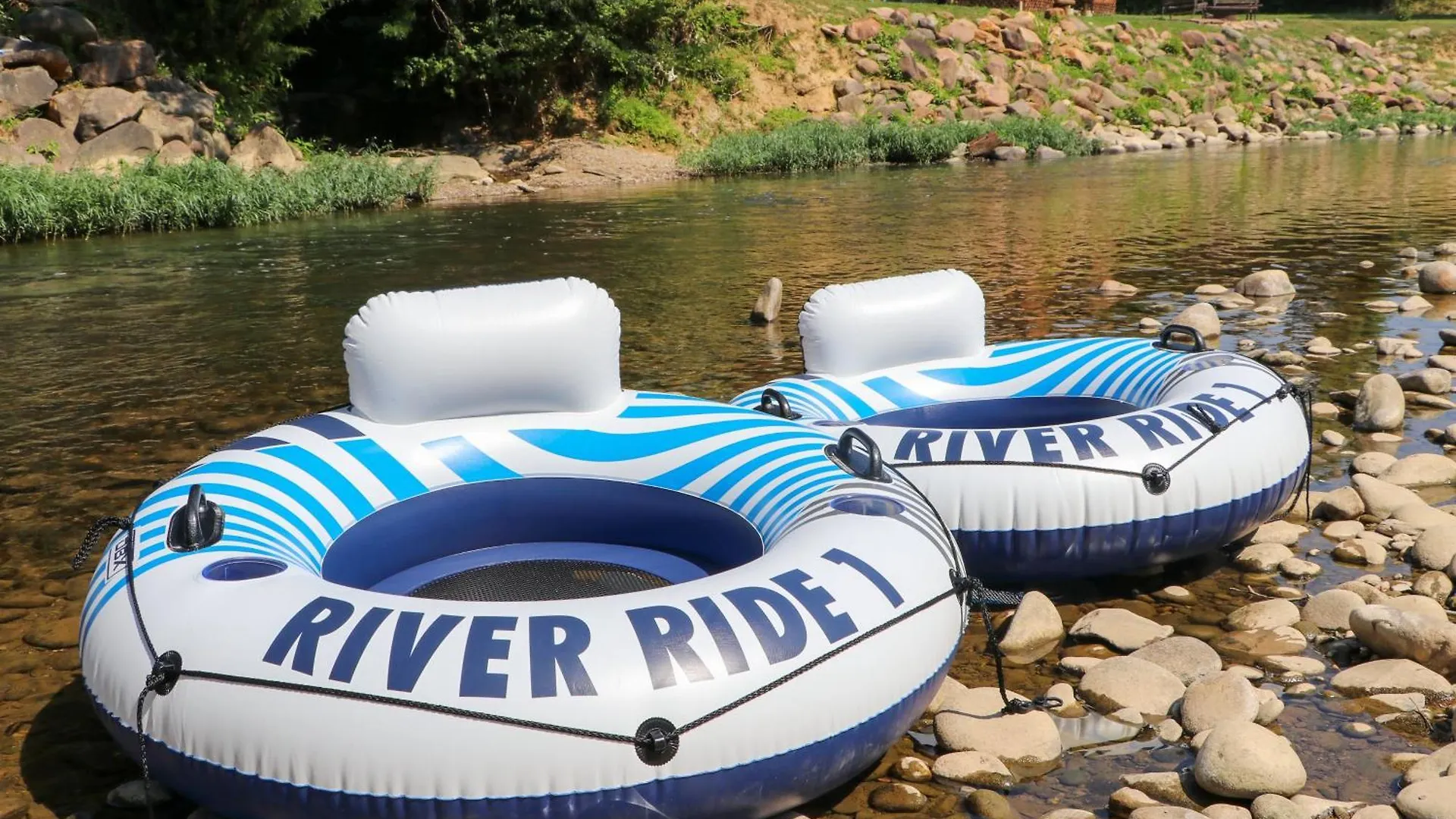 Holiday home Charming 2 Bed Oasis With River Access Hot Tub And Outdoor Fun Sleeps 6 Comfortably