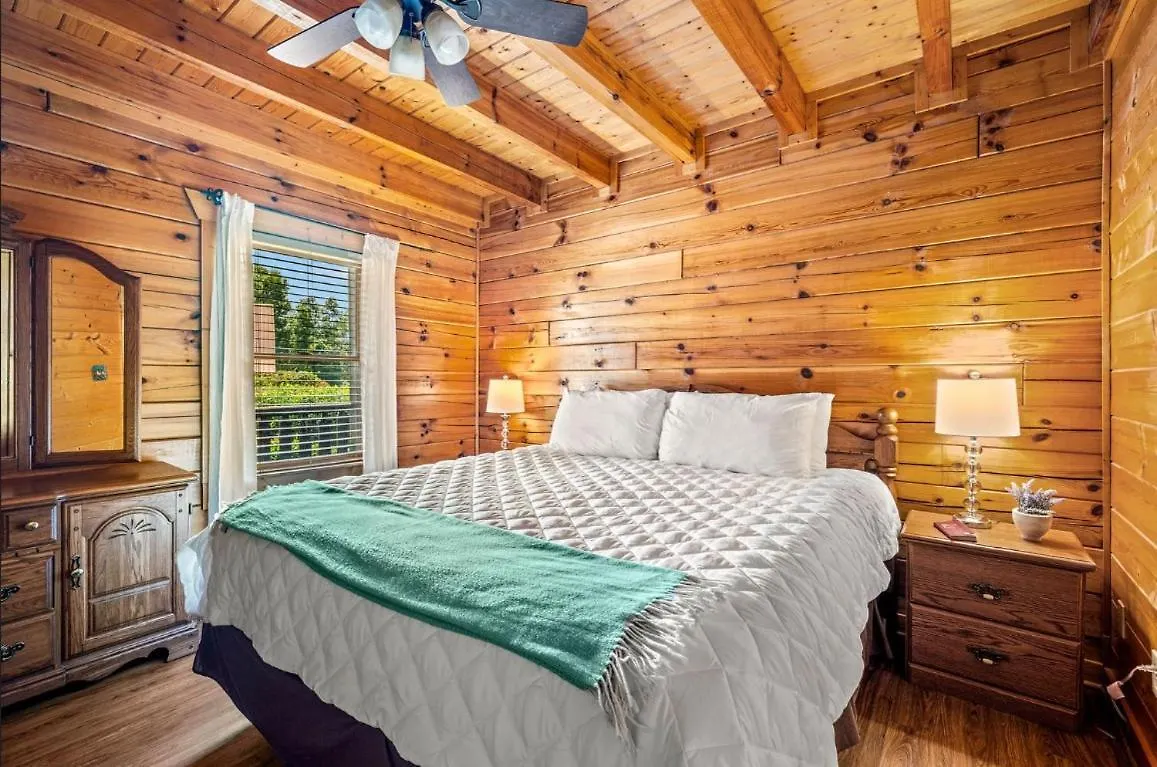 Holiday home Misty Mountain Game And Hot Tub Pigeon Forge