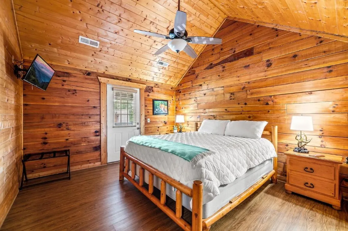 Misty Mountain Game And Hot Tub Holiday home
