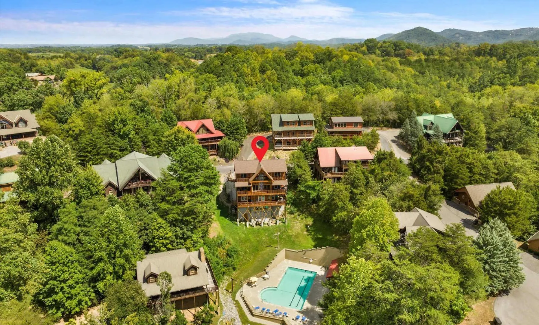 Holiday home In & Out Pool, Near Dollywood, Game Room, Luxury Pigeon Forge