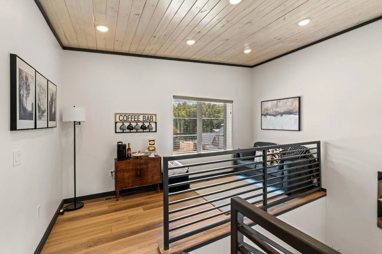 Parkway Pool Retreat Hot Tub Foosball Arcade *