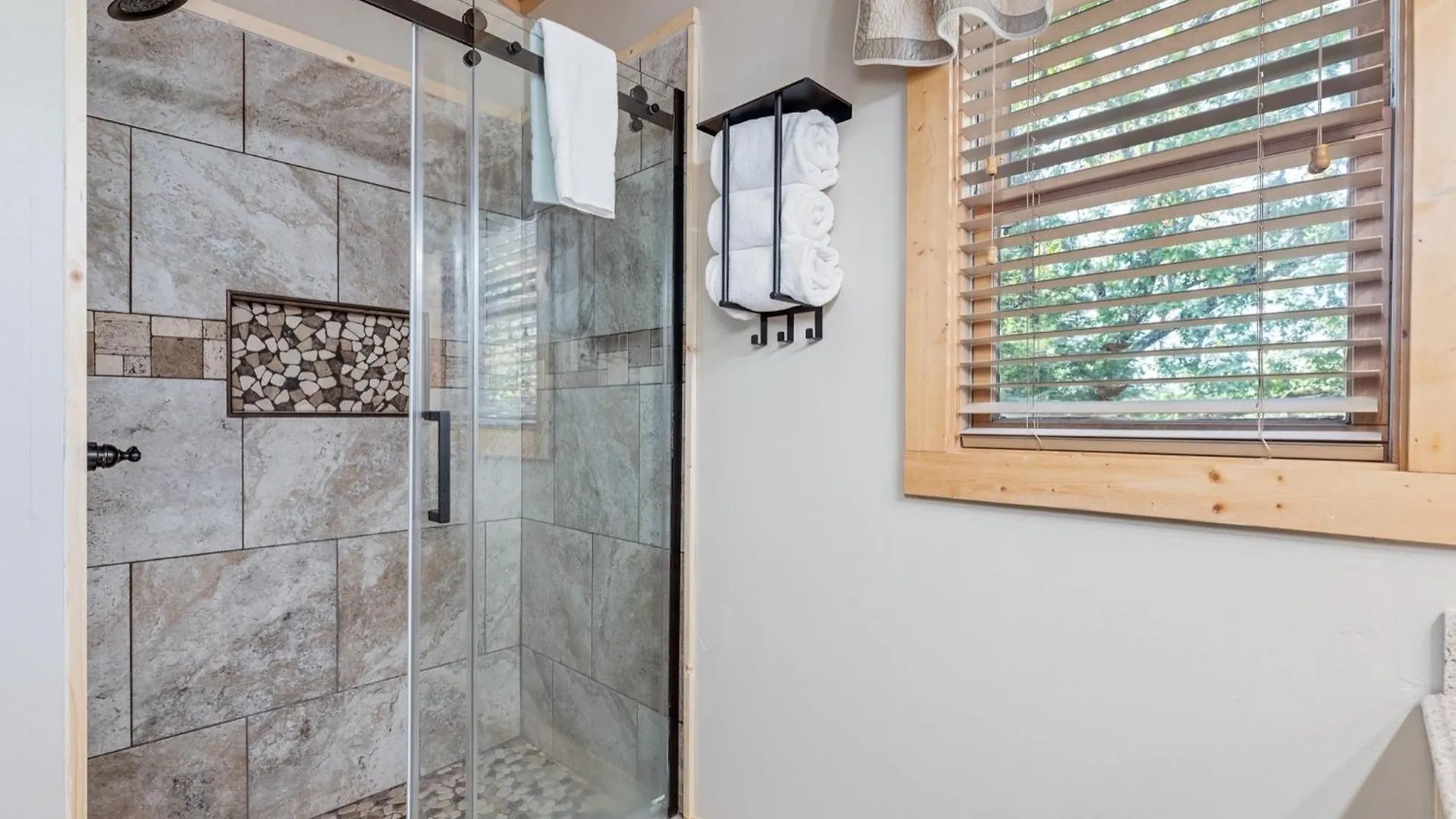 Er101 - Heavenly Hideaway Great Location - Close To Town! Holiday home *