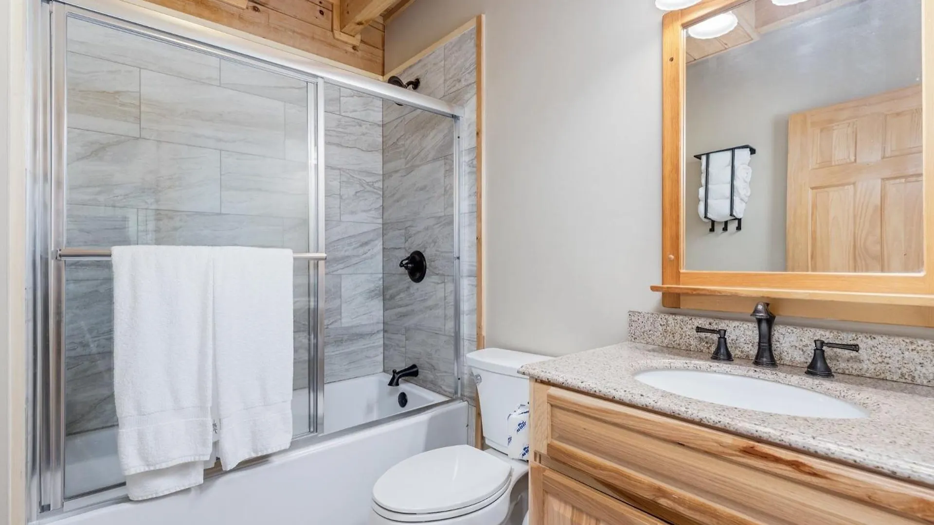Er101 - Heavenly Hideaway Great Location - Close To Town! *