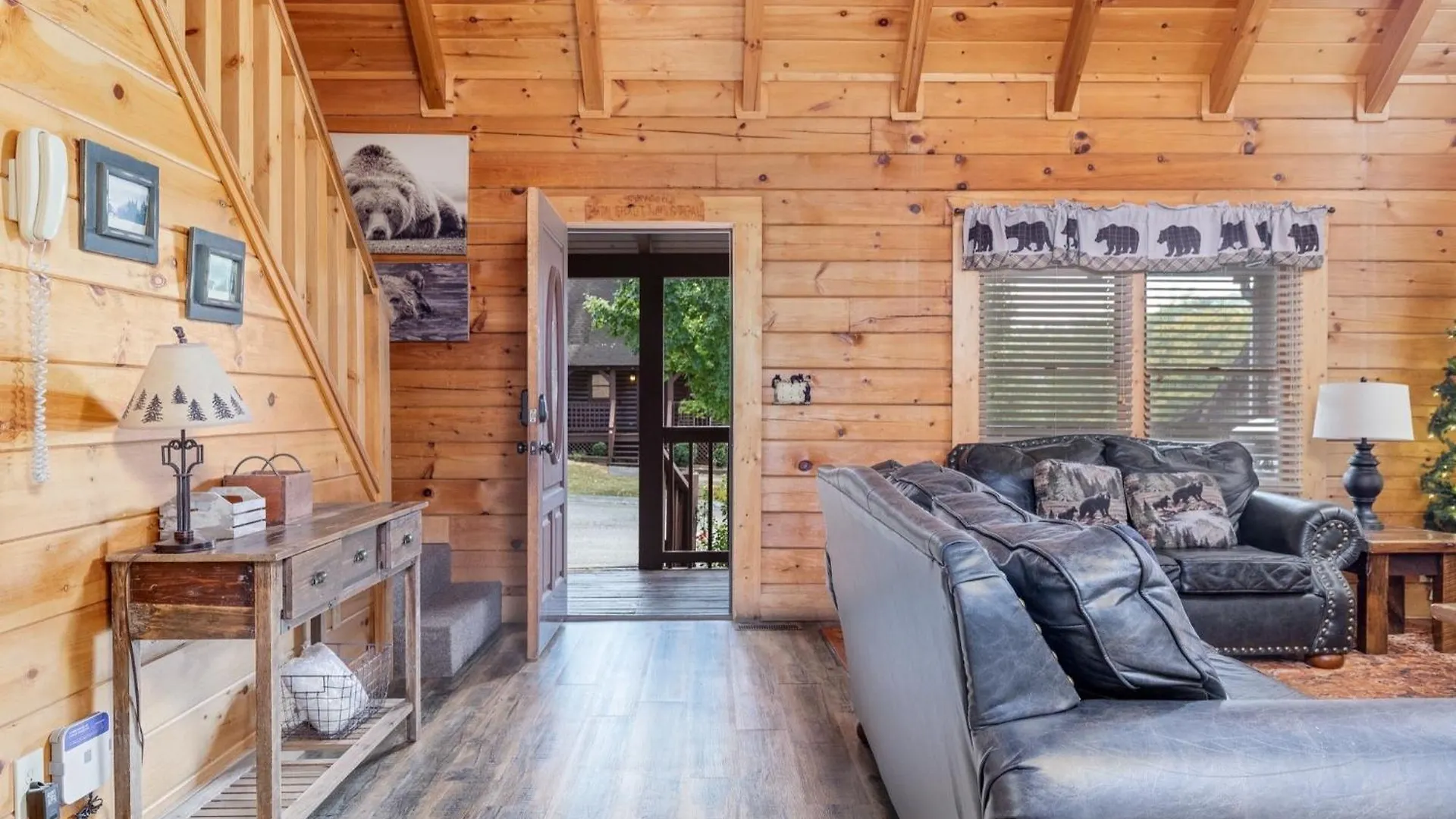 Er101 - Heavenly Hideaway Great Location - Close To Town!