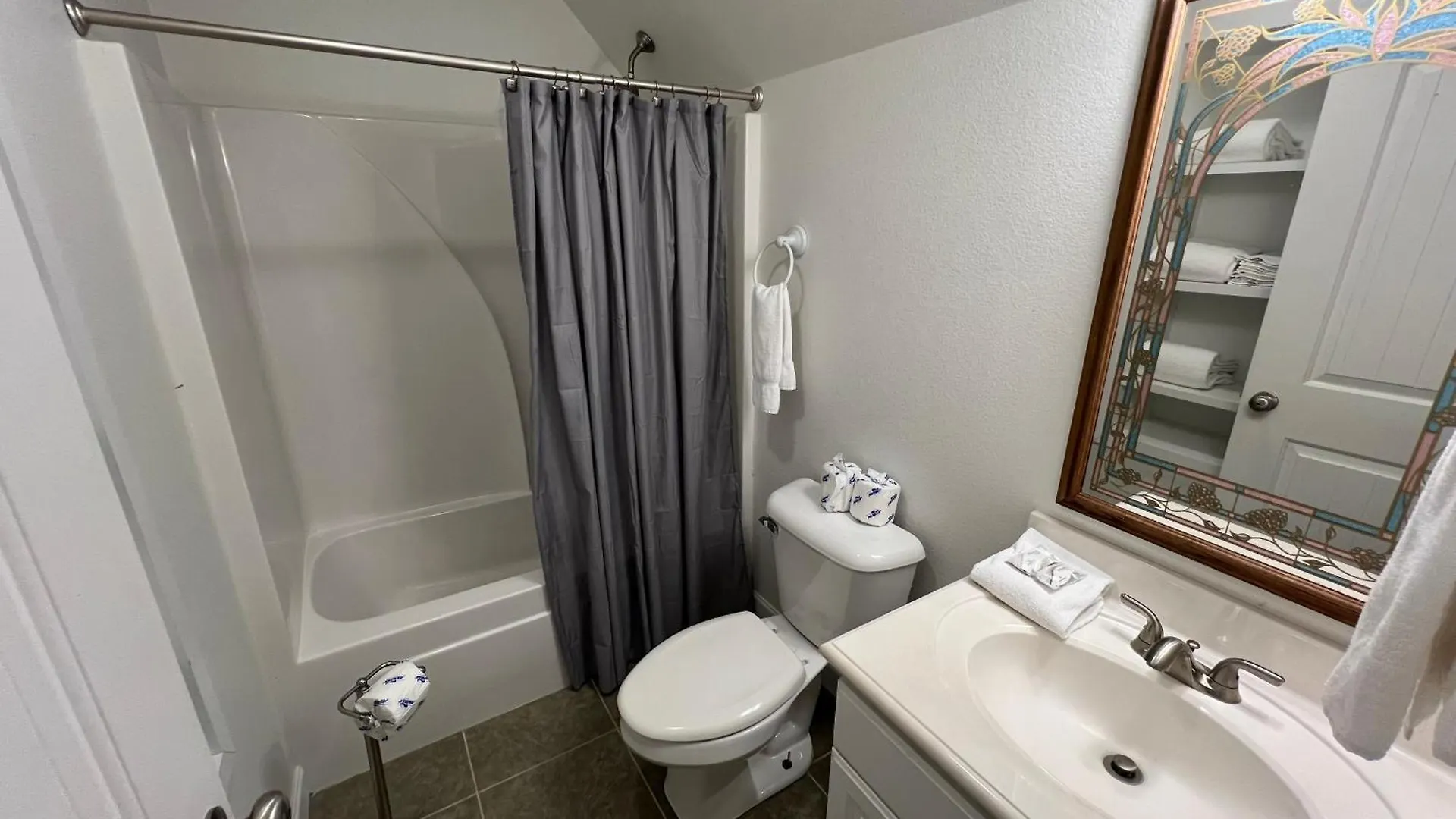 Escape To The Estate At Mill Creek Luxury 5bed With Private Pool Hot Tub Game Fire Pit Holiday home Pigeon Forge