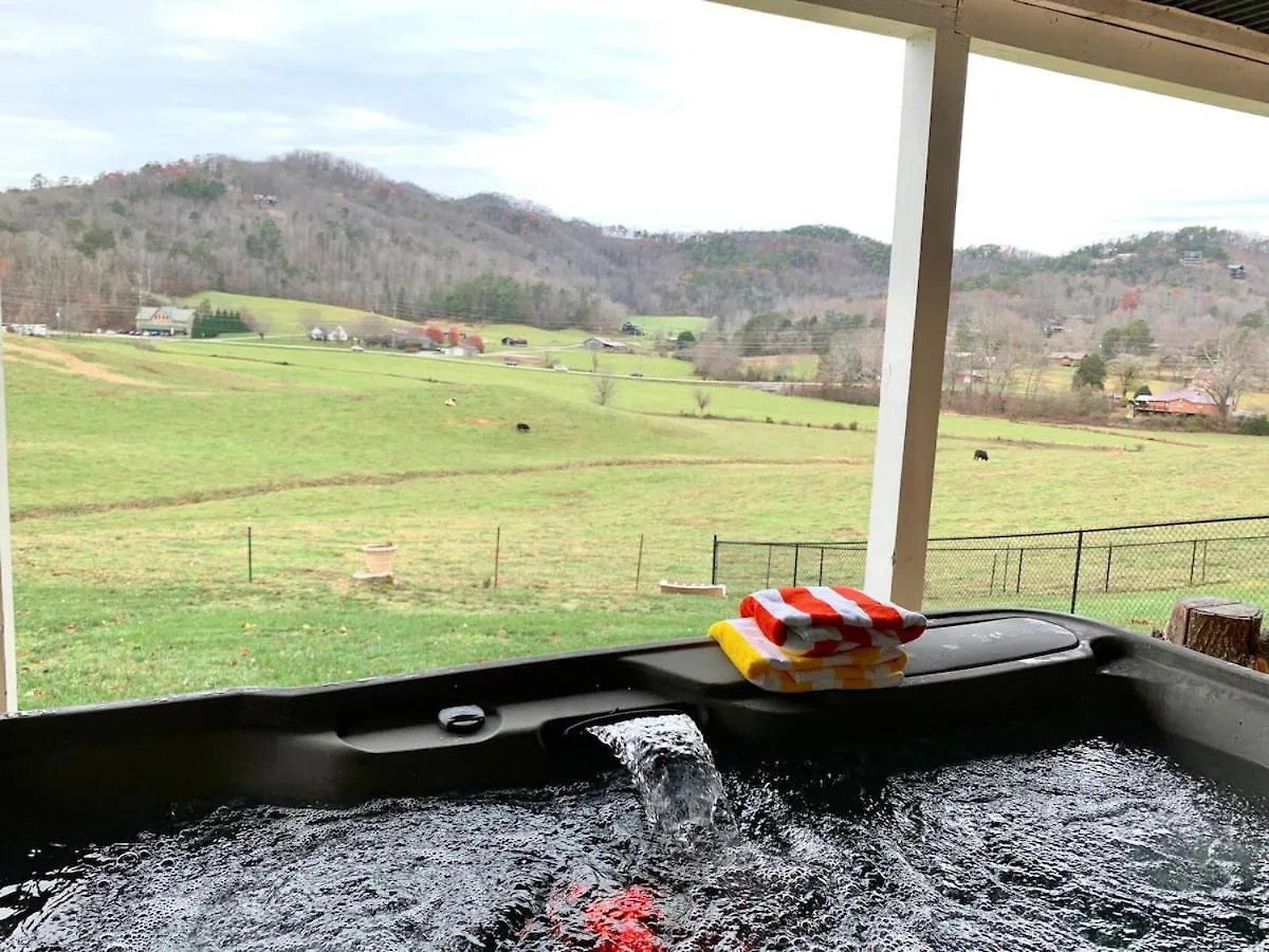 Holiday home Heartwood Lavish In The Smoky Mountains