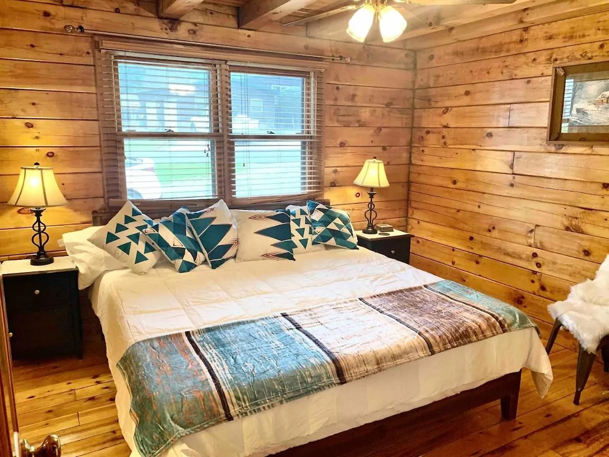 Heartwood Lavish In The Smoky Mountains Holiday home *