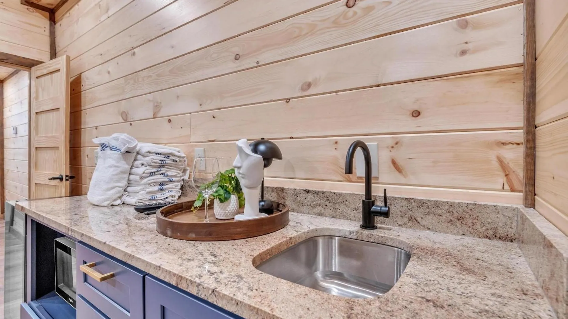 Ern803 - Beary Blue Oasis Holiday home *