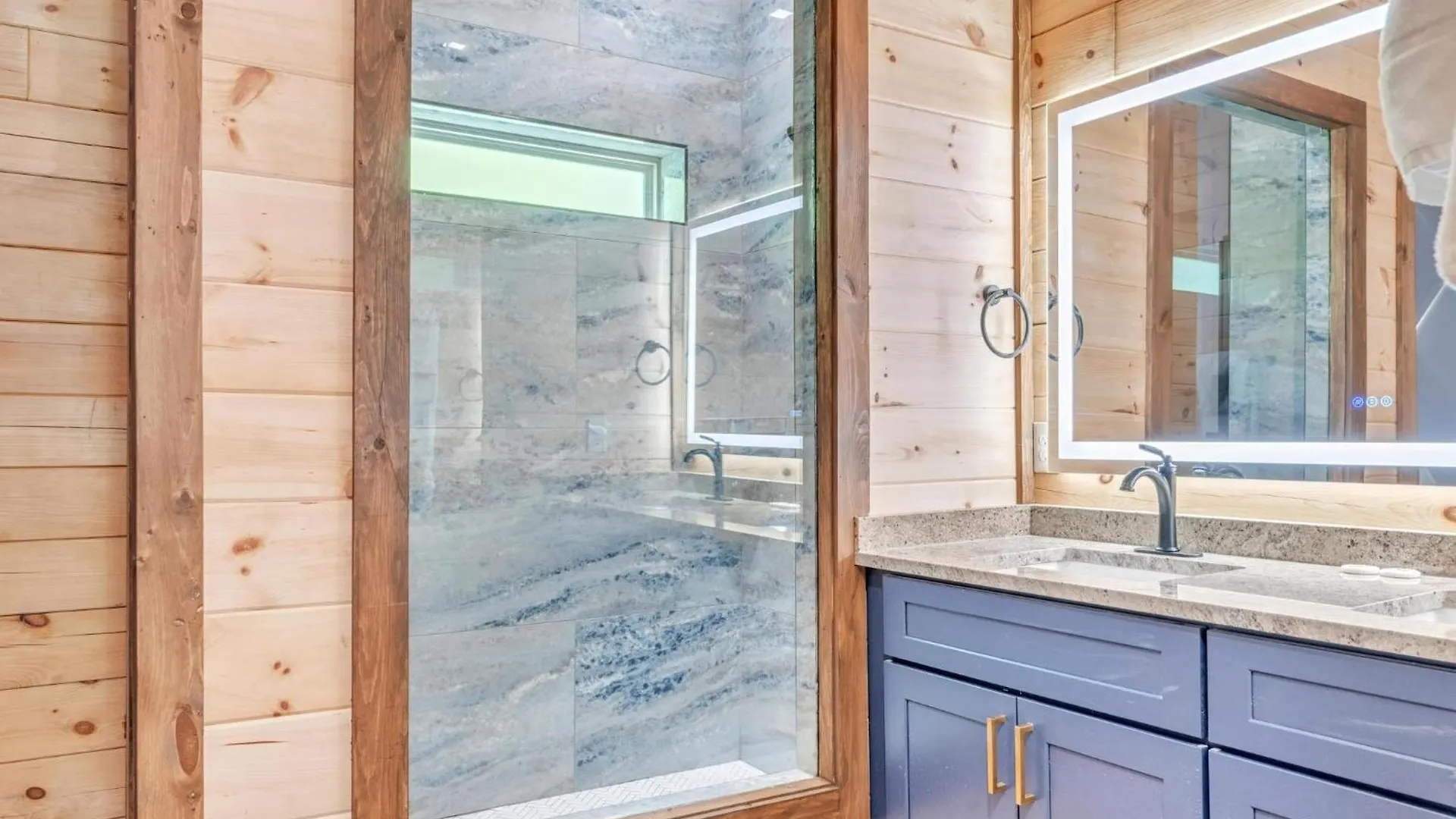 Ern803 - Beary Blue Oasis Holiday home