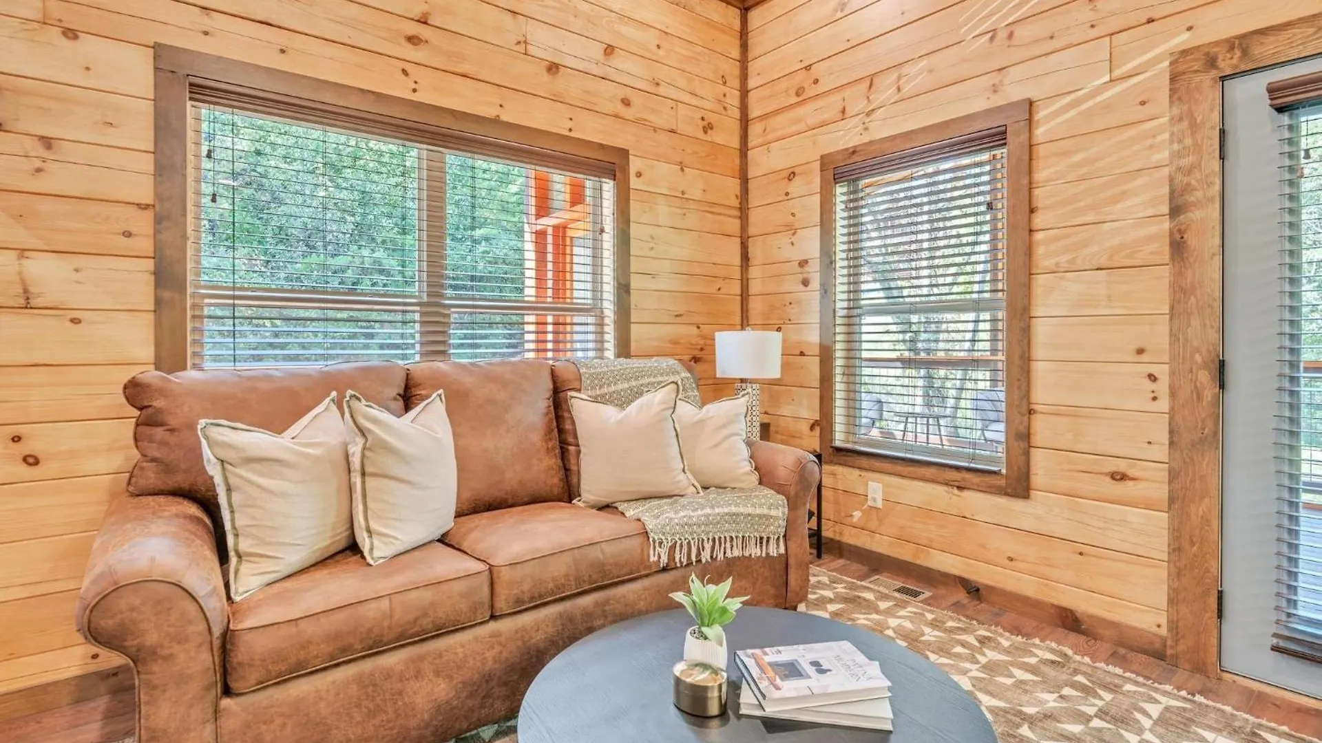 Ern803 - Beary Blue Oasis Pigeon Forge