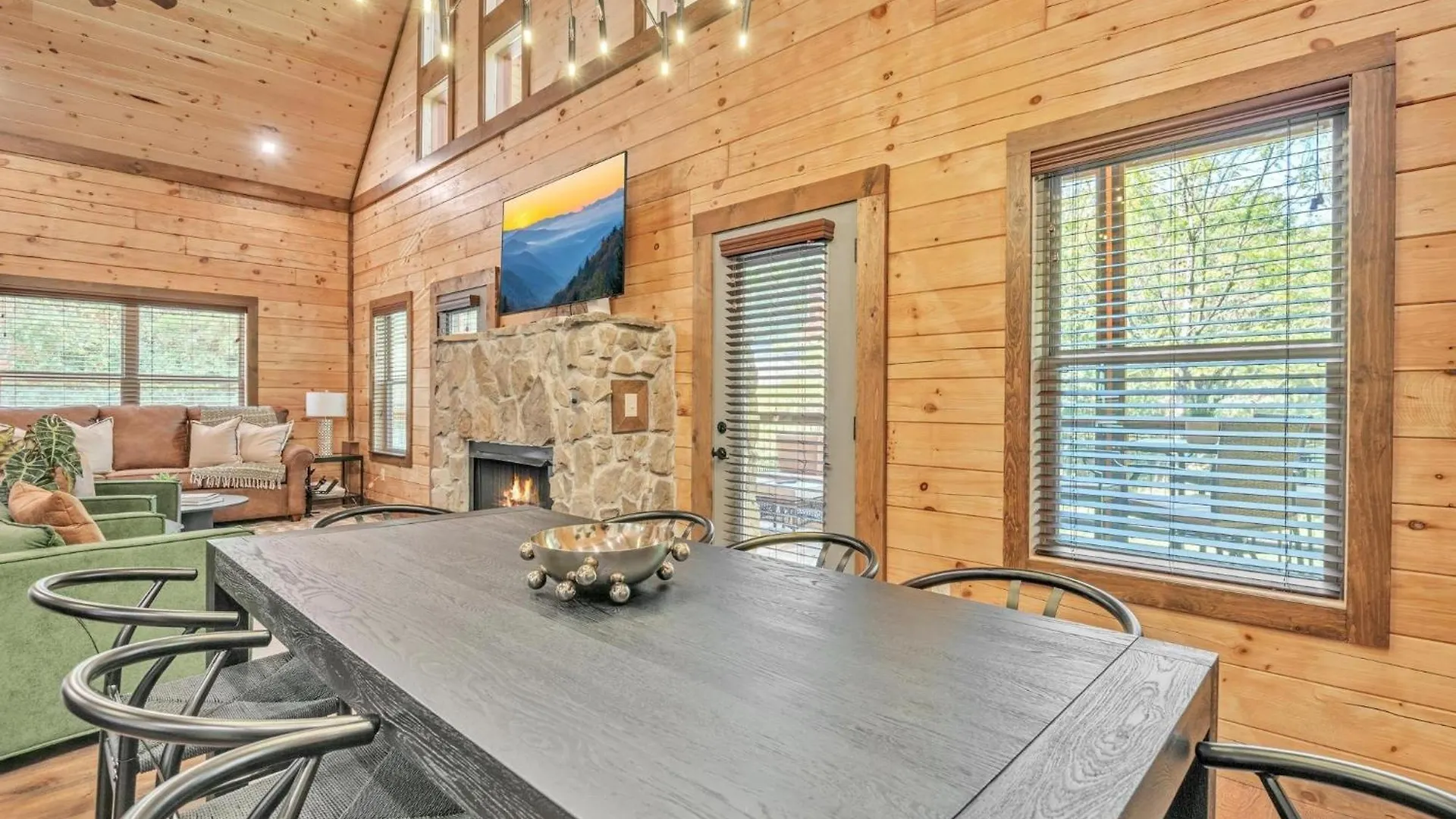 Ern803 - Beary Blue Oasis Pigeon Forge