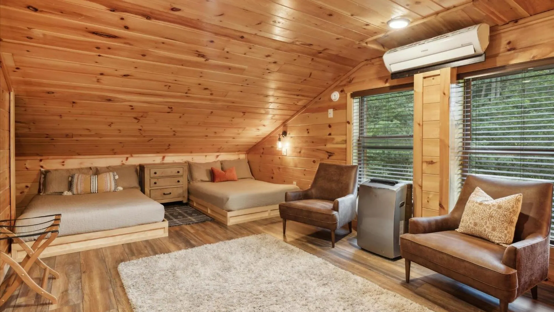 Black Bear - Firepit, Game Room, Hot Tub *