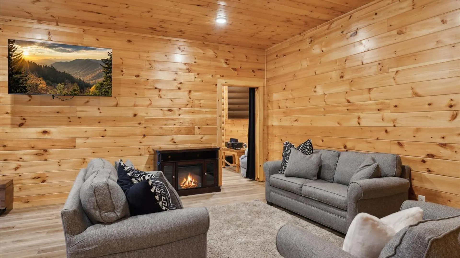 Black Bear - Firepit, Game Room, Hot Tub * Pigeon Forge