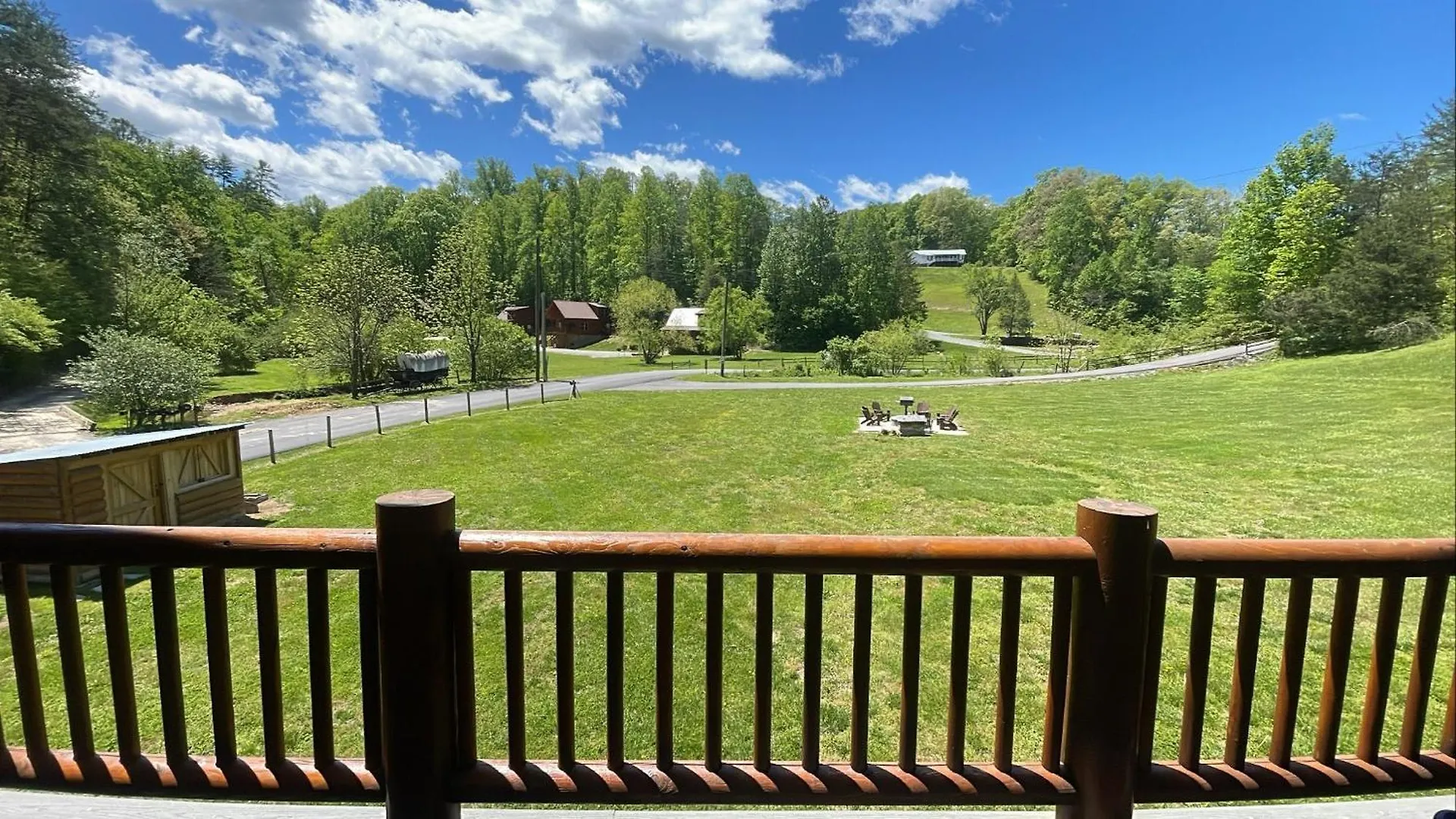 Black Bear - Firepit, Game Room, Hot Tub *