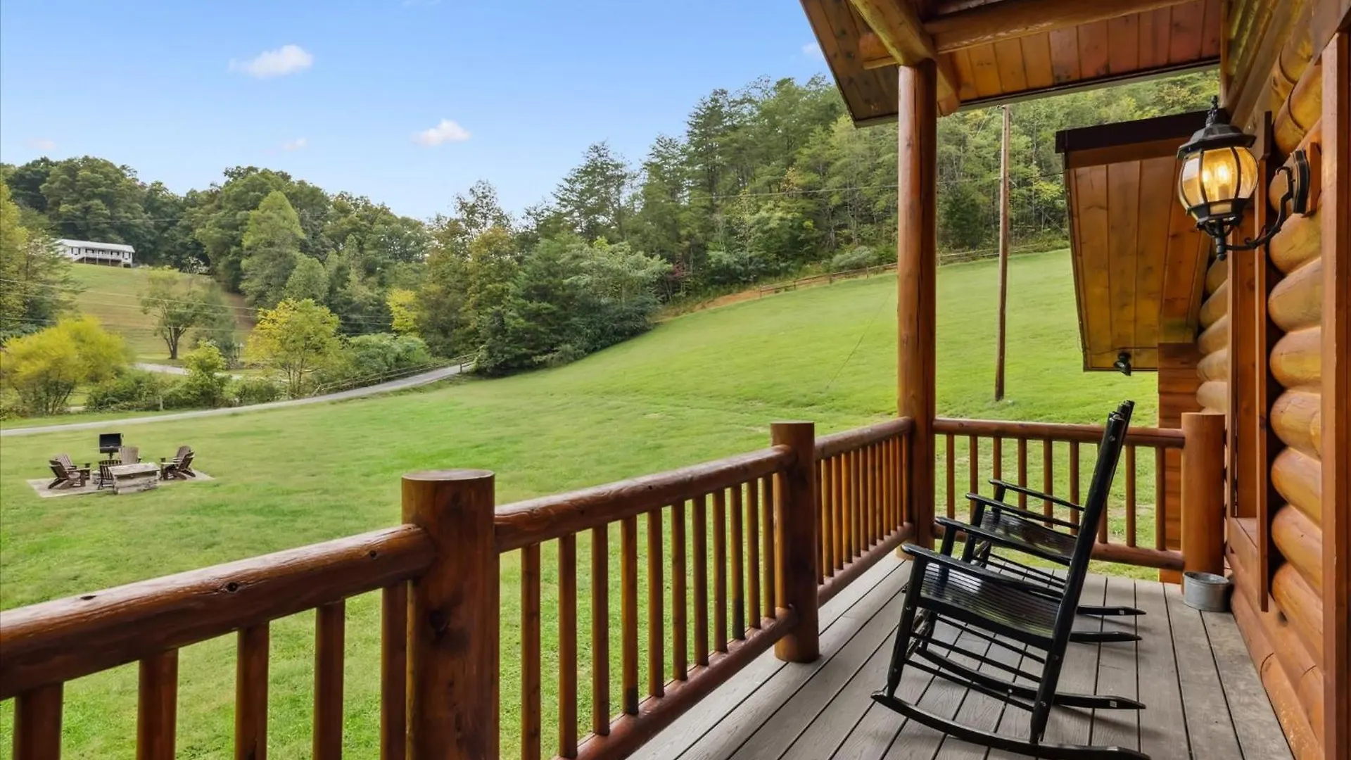Black Bear - Firepit, Game Room, Hot Tub Pigeon Forge