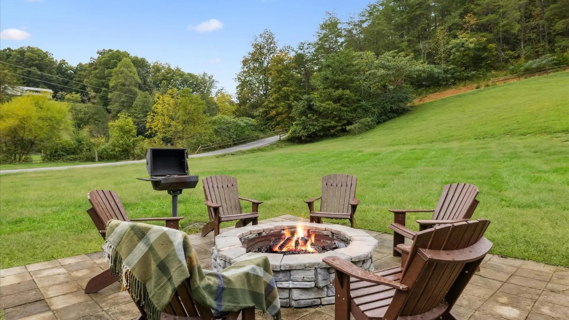 Black Bear - Firepit, Game Room, Hot Tub