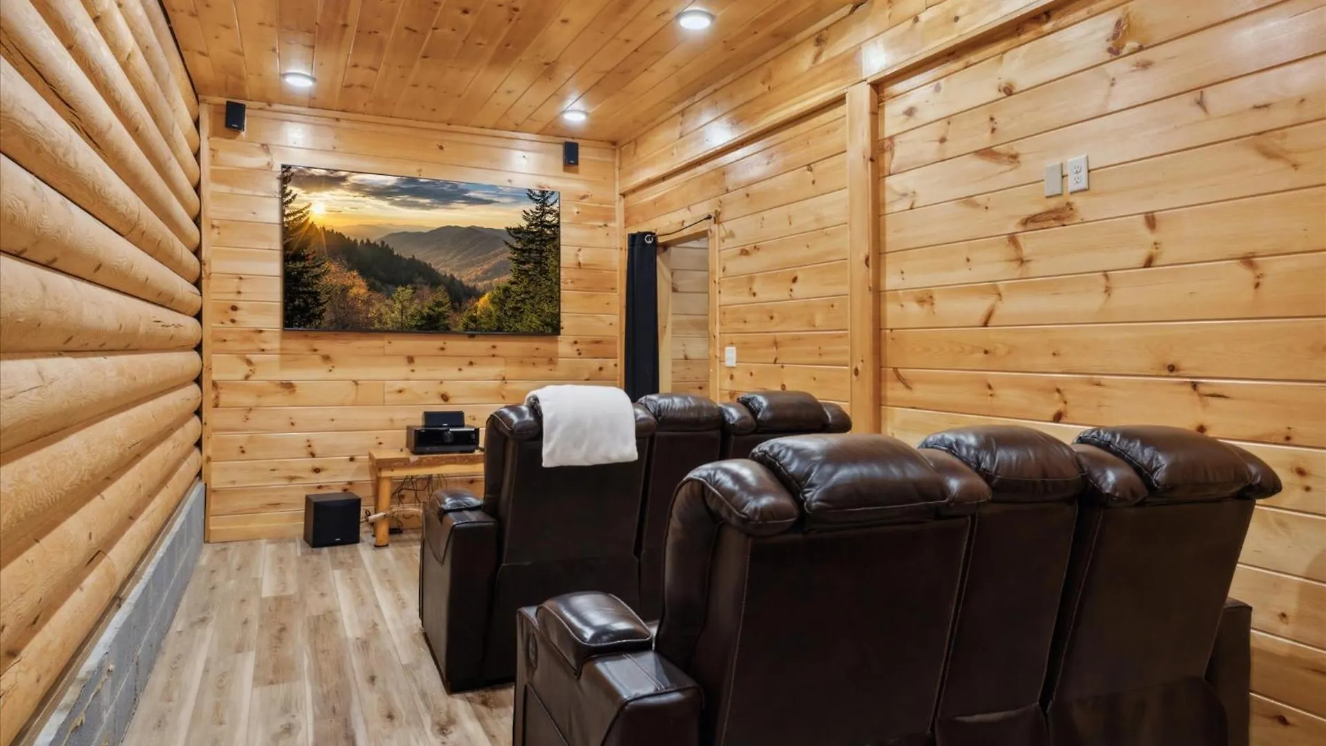 Black Bear - Firepit, Game Room, Hot Tub *