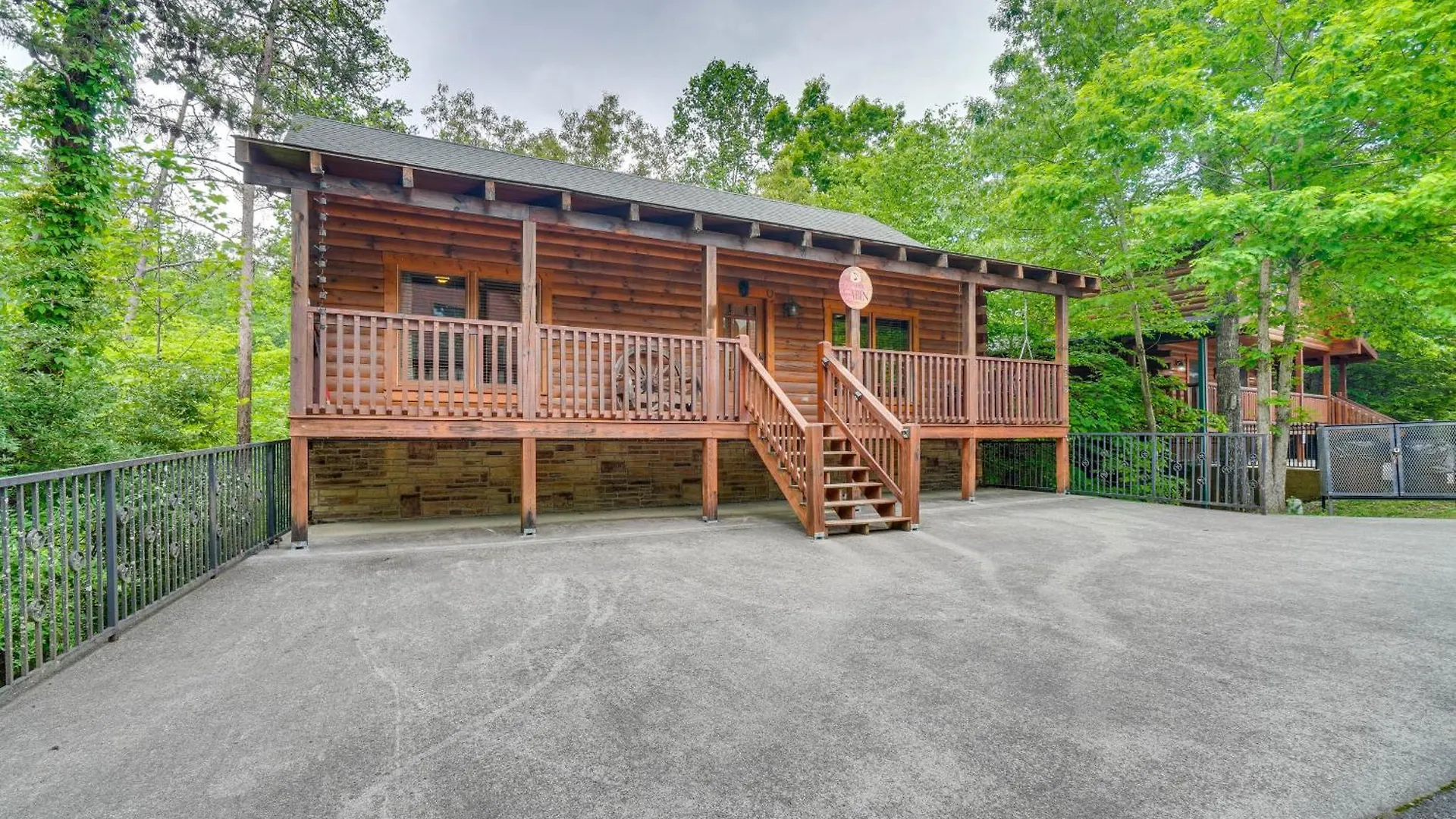 Holiday home With Pool Table And Deck Near Town! Pigeon Forge