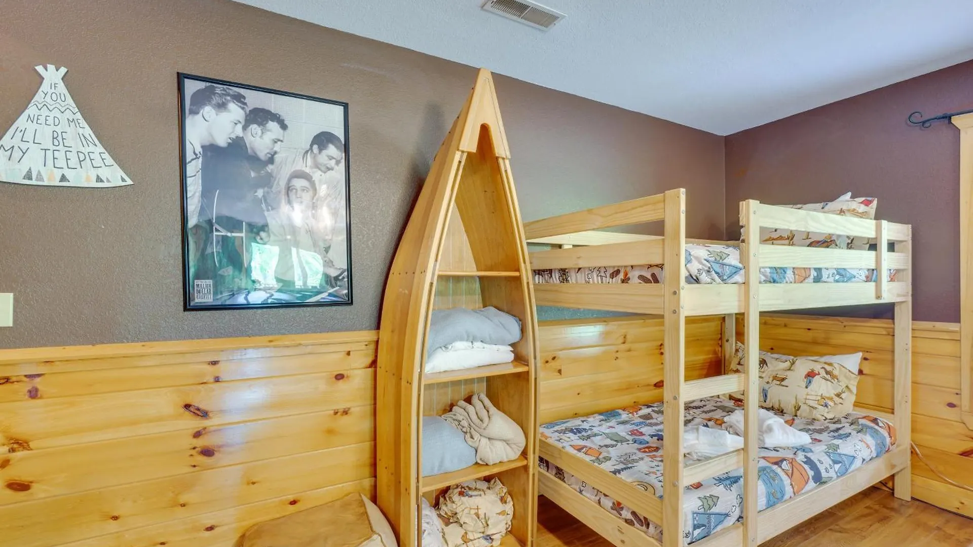 With Pool Table And Deck Near Town!