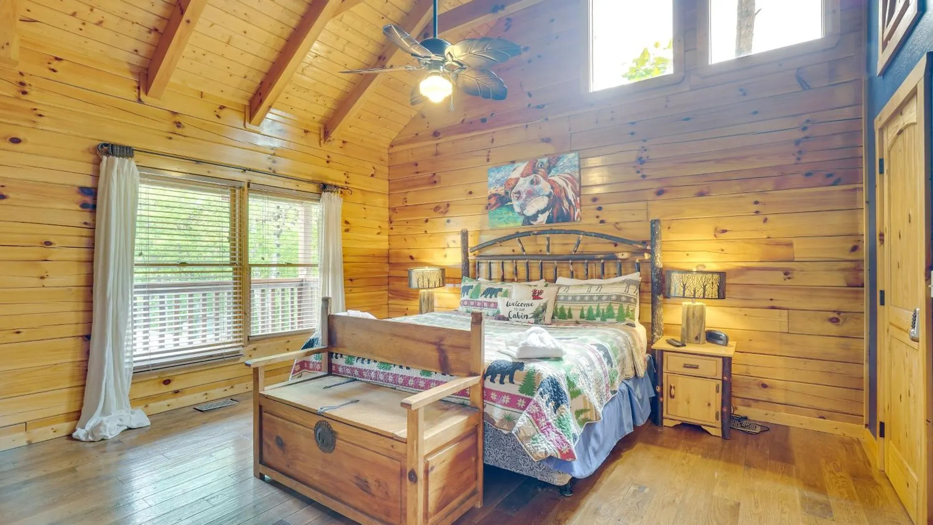 With Pool Table And Deck Near Town! * Pigeon Forge