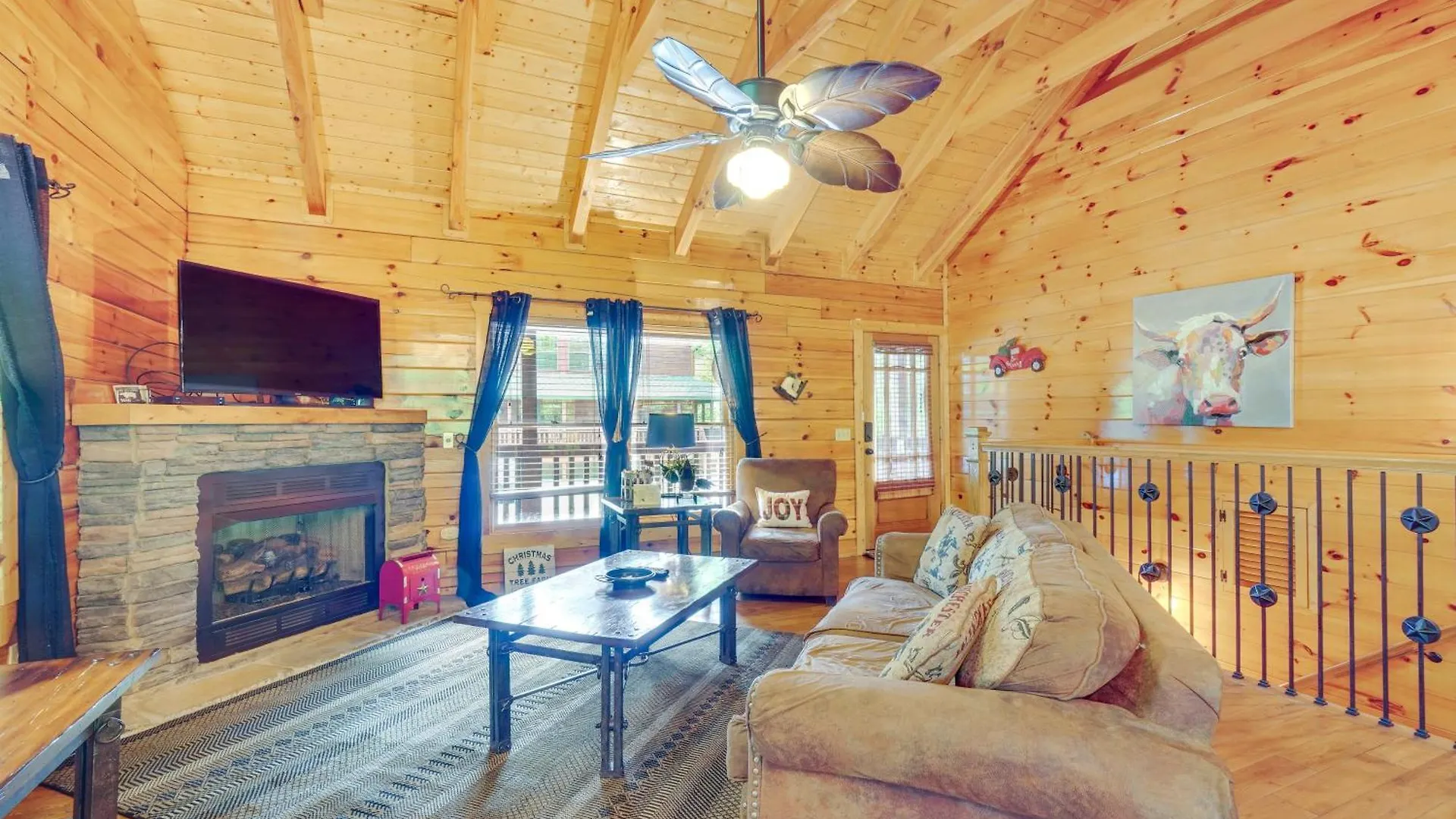 With Pool Table And Deck Near Town! Holiday home *