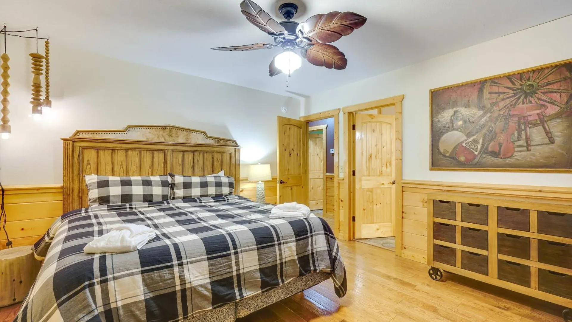 Holiday home With Pool Table And Deck Near Town! Pigeon Forge