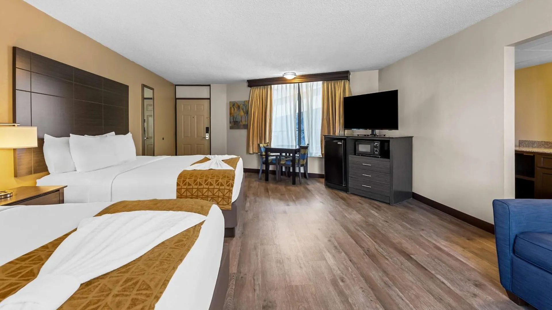 Western Toni 3* Pigeon Forge