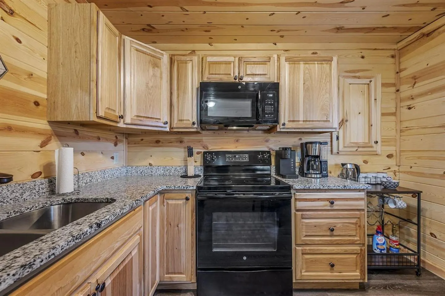 Strawberry Wine Romantic Hot Tub Holiday home *