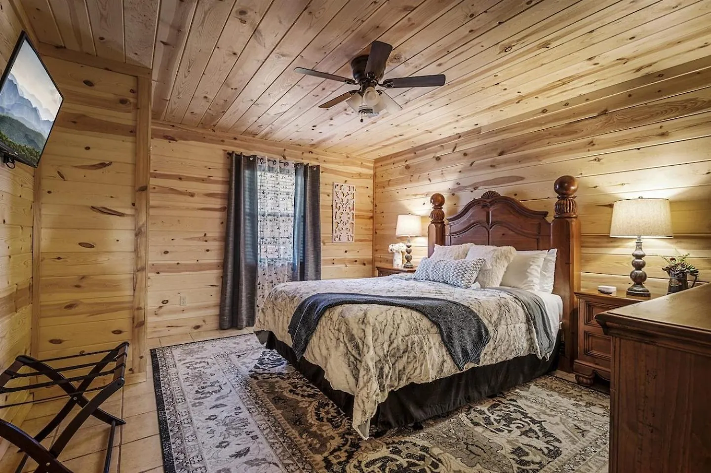 Strawberry Wine Romantic Hot Tub Holiday home *