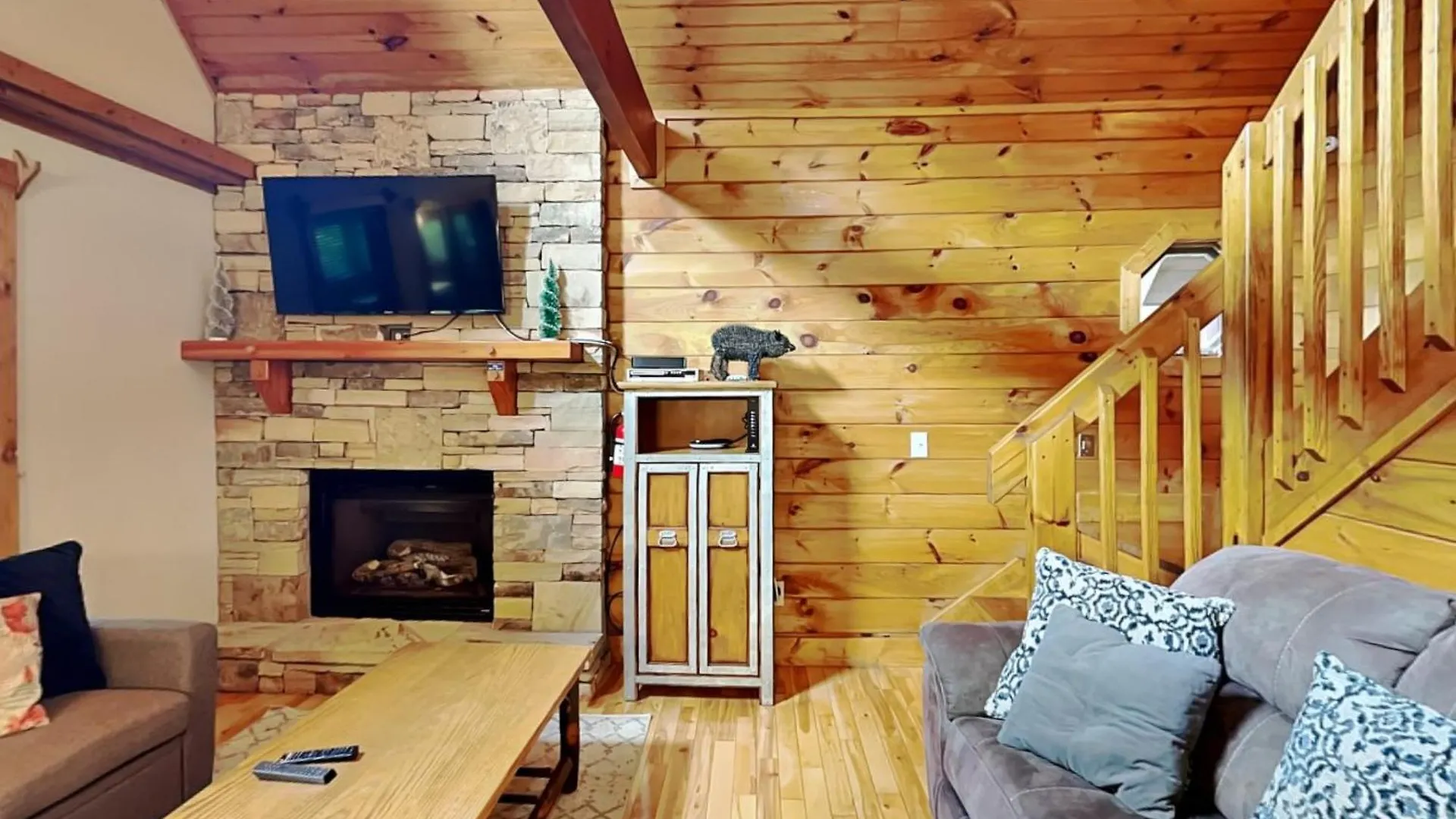Smokey Bear Haven * Pigeon Forge
