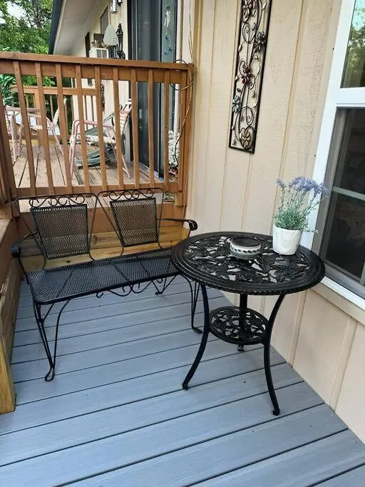 La Casita- King Suite, 3 Minutes To Parkway Сasa de vacaciones *